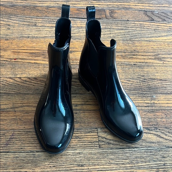 Women’s Black Chelsea Rain Boots - Picture 1 of 6